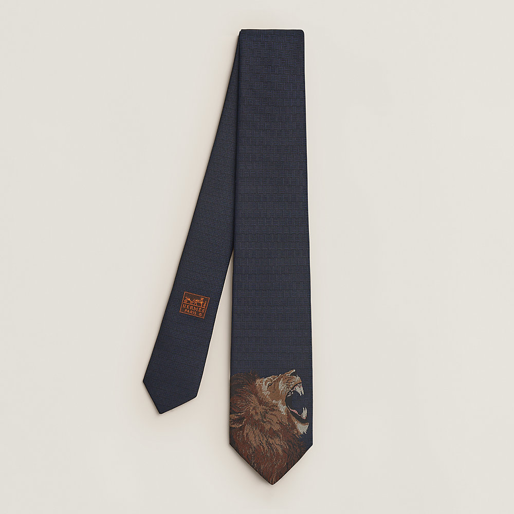 HERMES 迷彩柄 シルクネクタイ グレー系 シルクタイ 7 cm 《ROAAAAAR!》 | Hermès - エルメス-公式サイト